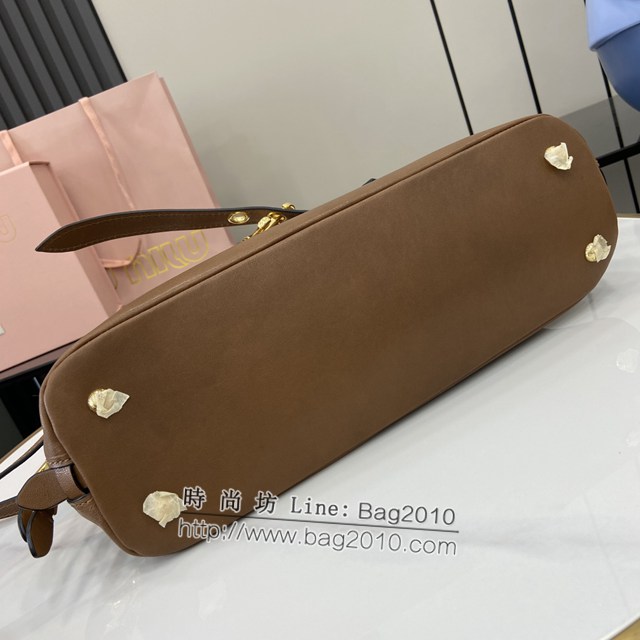 miumiu專櫃繆繆最新款爆款保齡球包原廠皮革手提包 jh2343型號：5bb168